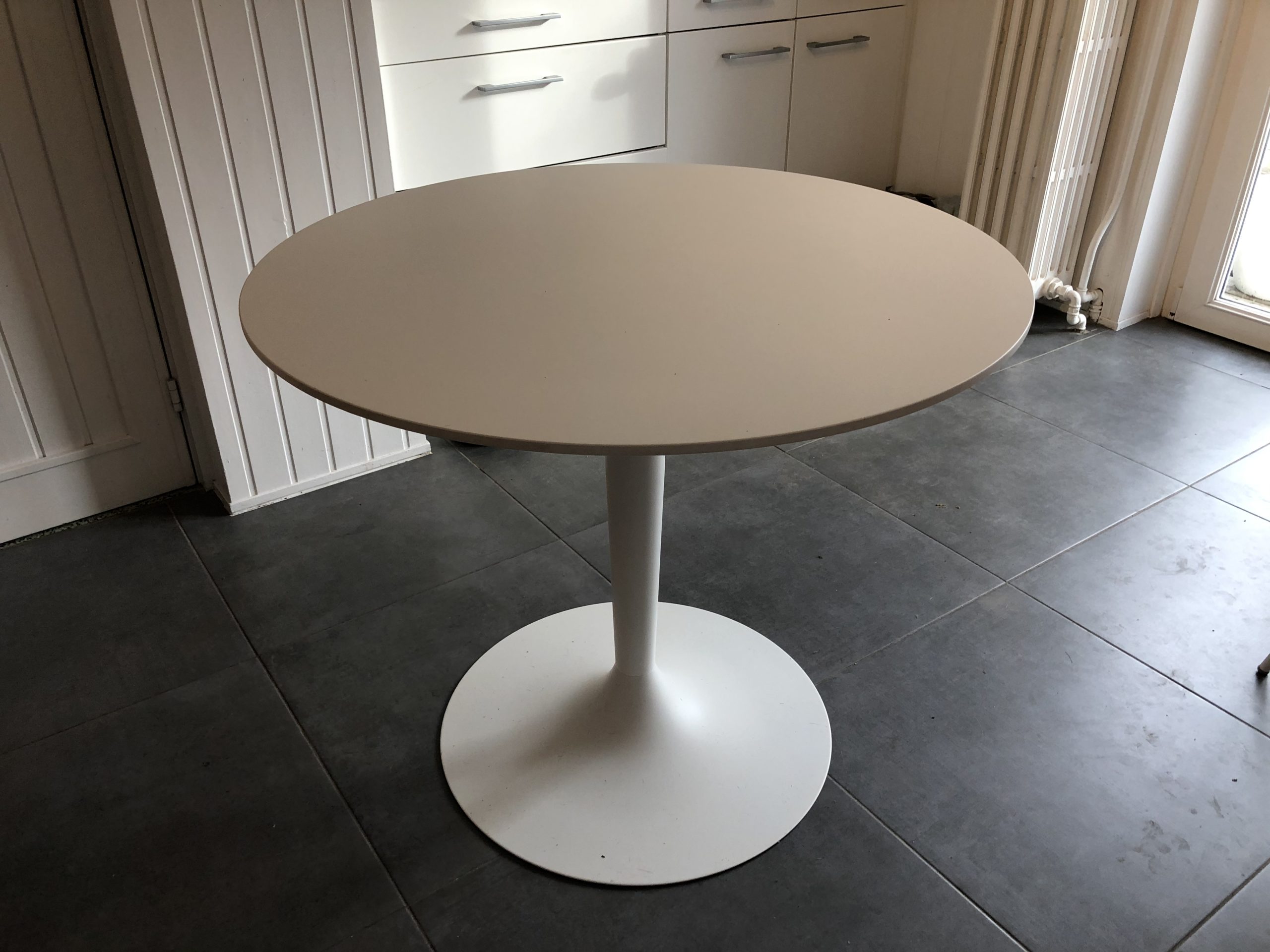 Table ronde blanche de cuisine diamètre 90 cm pied central